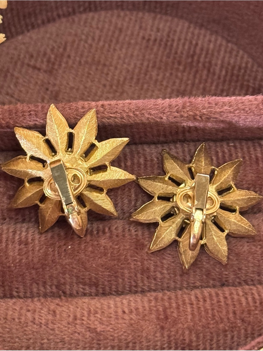 Gold Sunflower Vintage Earrings - Picture 11 of 14